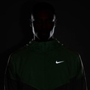 Jaqueta com Capuz Nike Repel Windrunner - Masculina - Foto 8