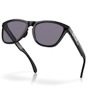 Óculos de Sol Unissex Oakley Frogskins Range Matte Black Prizm Grey - Foto 4