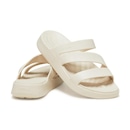 Sandália Crocs Getaway Strappy Stucco - Feminino - Foto 6