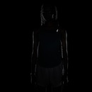 Camiseta Regata Nike Dri-Fit Fast - Feminina - Foto 2