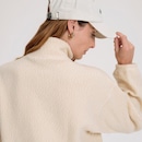 Blusão New Balance Sherpa Small Logo - Feminino - Foto 5