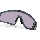 Óculos de Sol Oakley Latch Panel Crystal Prizm Slate - Unissex - Foto 6