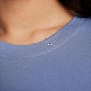 Camiseta Nike Sportswear Cropped Essential - Feminina - Foto 4