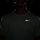 Camiseta Nike Dri-Fit Miler - Infantil - Foto 6