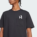 Camiseta adidas Estampada Bolso Lounge Slides - Masculina - Foto 4
