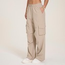 Calça New Balance Nylon Cargo - Feminina - Foto 2