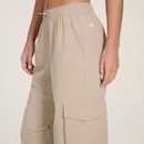 Calça New Balance Nylon Cargo - Feminina - Foto 4