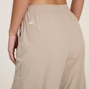 Calça New Balance Nylon Cargo - Feminina - Foto 5