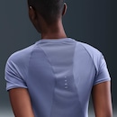 Camiseta Nike Dry-FIT Feminina - Foto 2
