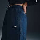 Calça Nike Sportswear Woven - Feminina - Foto 3