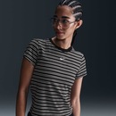 Camiseta Nike Sportswear Chill Knit - Feminina - Foto 1