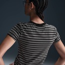 Camiseta Nike Sportswear Chill Knit - Feminina - Foto 2