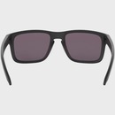 Óculos de Sol Unissex Oakley Holbrook Matte Black Gradient Grey - Foto 4