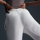 Calça Nike Dri-FIT Jogger Soft - Feminina - Foto 3