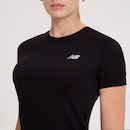 Camiseta New Balance Sport Essentials - Feminina - Foto 4