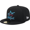 Bone Aba Reta New Era 59FIFTY Fitted Alt Clubhouse 2025 Miami Marlins - Adulto - Foto 4