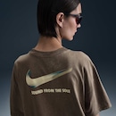 Camiseta Nike Sportswear Essential - Feminina - Foto 4