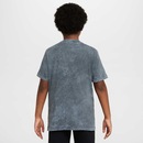Camiseta Nike Sportswear IYKYK Hero - Infantil - Foto 2