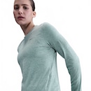 Camiseta Manga Longa Nike Dri-FIT Swift Crew - Feminina - Foto 5