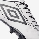 Chuteira de Campo Umbro Brave - Adulto - Foto 8