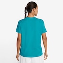 Camiseta Nike Sportswear Club Essentials Feminina - Foto 2
