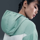 Jaqueta Feminina Nike Sportswear Windrunner - Foto 2