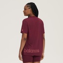 Camiseta New Balance Sport Essentials Graphic - Feminina - Foto 4