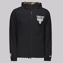 Jaqueta New Era Corta Vento NBA Chicago Bulls Camo - Foto 1