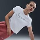 Camiseta Nike Sportswear Club Feminina - Foto 4