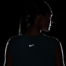 Camiseta Regata Nike Dri-FIT One Feminina - Foto 4