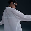 Camisa Nike Sportswear Chill Poplin Feminina - Foto 2