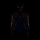 Regata Dri-FIT Nike Swoosh Feminina - Foto 4