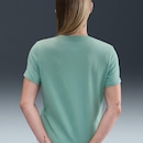 Camiseta Nike Sportswear Club Essentials Feminina - Foto 2