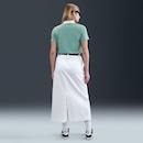 Camiseta Nike Sportswear Club Essentials Feminina - Foto 5