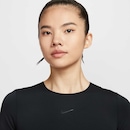 Camiseta Nike Dri-FIT Form Feminina - Foto 3
