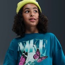 Camiseta Nike Sportswear Butterfly Oversized Infantil - Foto 3
