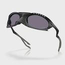 Óculos de Sol Unissex Oakley Plantaris Matte Black Prizm - Foto 3
