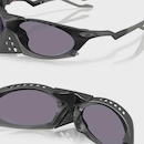 Óculos de Sol Unissex Oakley Plantaris Matte Black Prizm - Foto 6