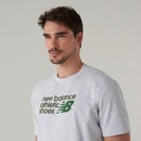 Camiseta New Balance Athletics Relaxed Premium Chest Logo Masculina - Foto 3