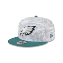 Boné New Era 9Fifty Philadelphia Eagles NFL Salute Service 2025 Masculino - Foto 1
