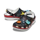 Sandália Adulto Crocs Classic Pokémon Estampado Clog Multi - Foto 4