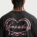 Camiseta Nike Sportswear "Love Is In The Air" Masculina - Foto 2