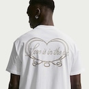 Camiseta Nike Sportswear "Love Is In The Air" Masculina - Foto 2