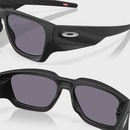 Óculos de Sol Unissex Oakley Instagator Prizm Grey Matte Black - Foto 6