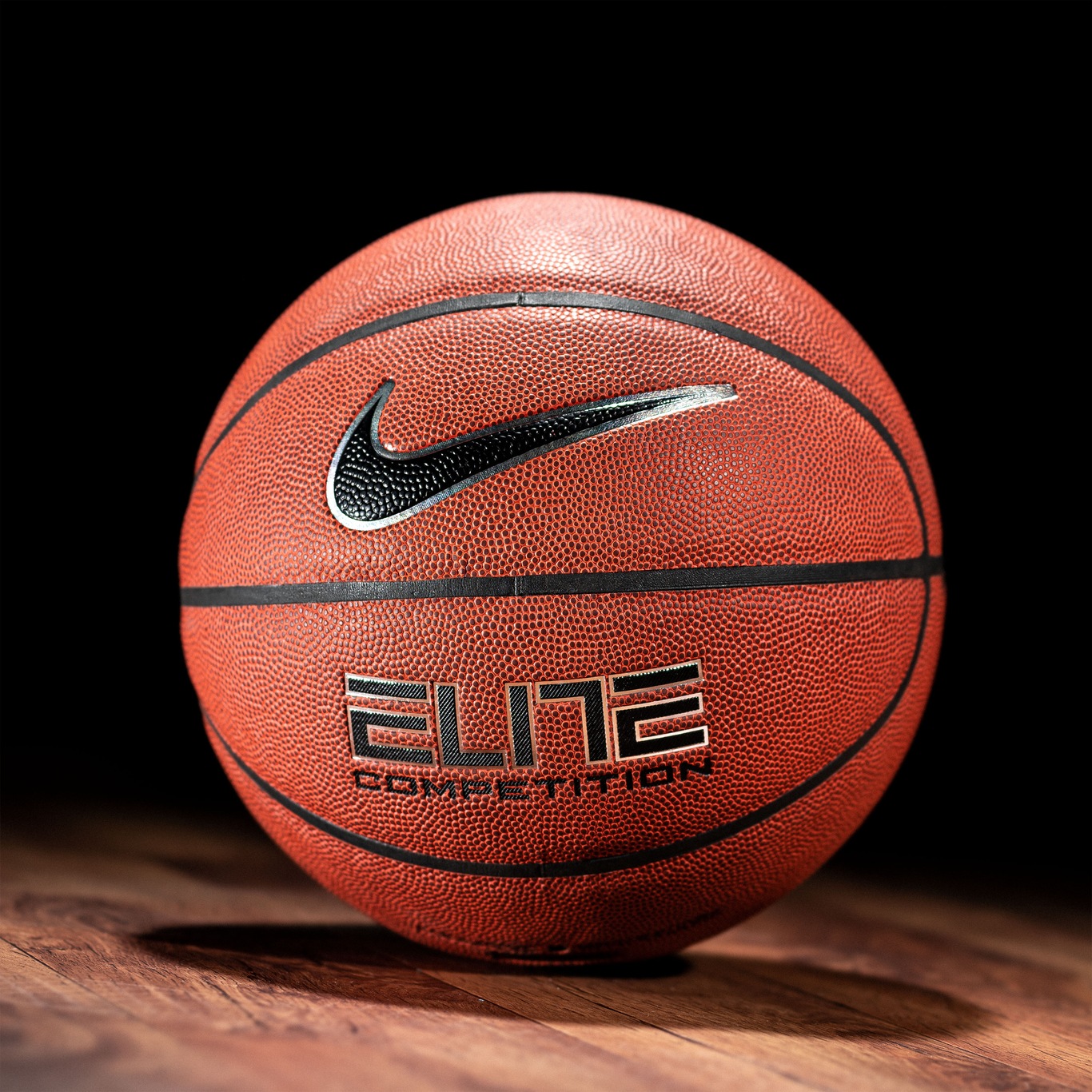 Bola de Basquete Nike Dominate 8P Preta e Vermelha - Tamanho 7