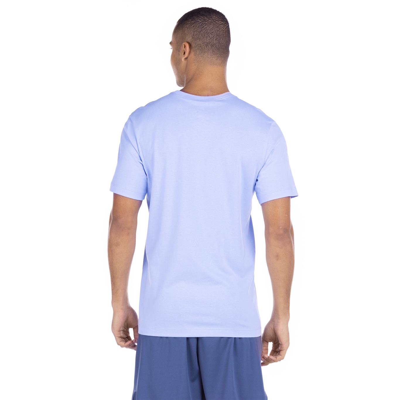 Camiseta Nike Sportwear Club - Masculina - Foto 3