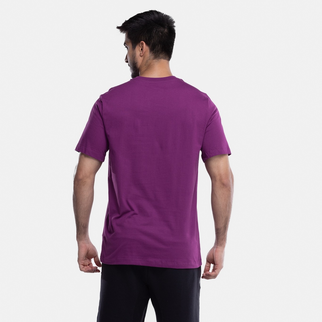 Camiseta Nike Sportwear Club - Masculina - Foto 3