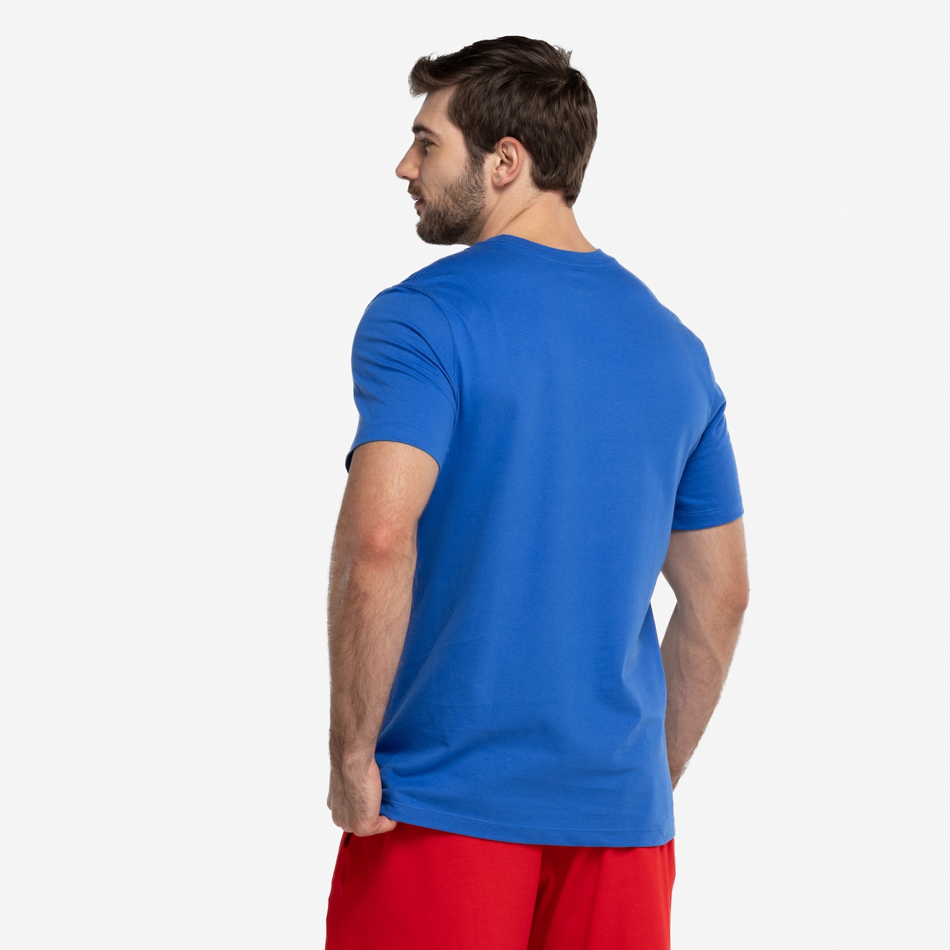 Camiseta Nike Sportwear Club - Masculina - Foto 3