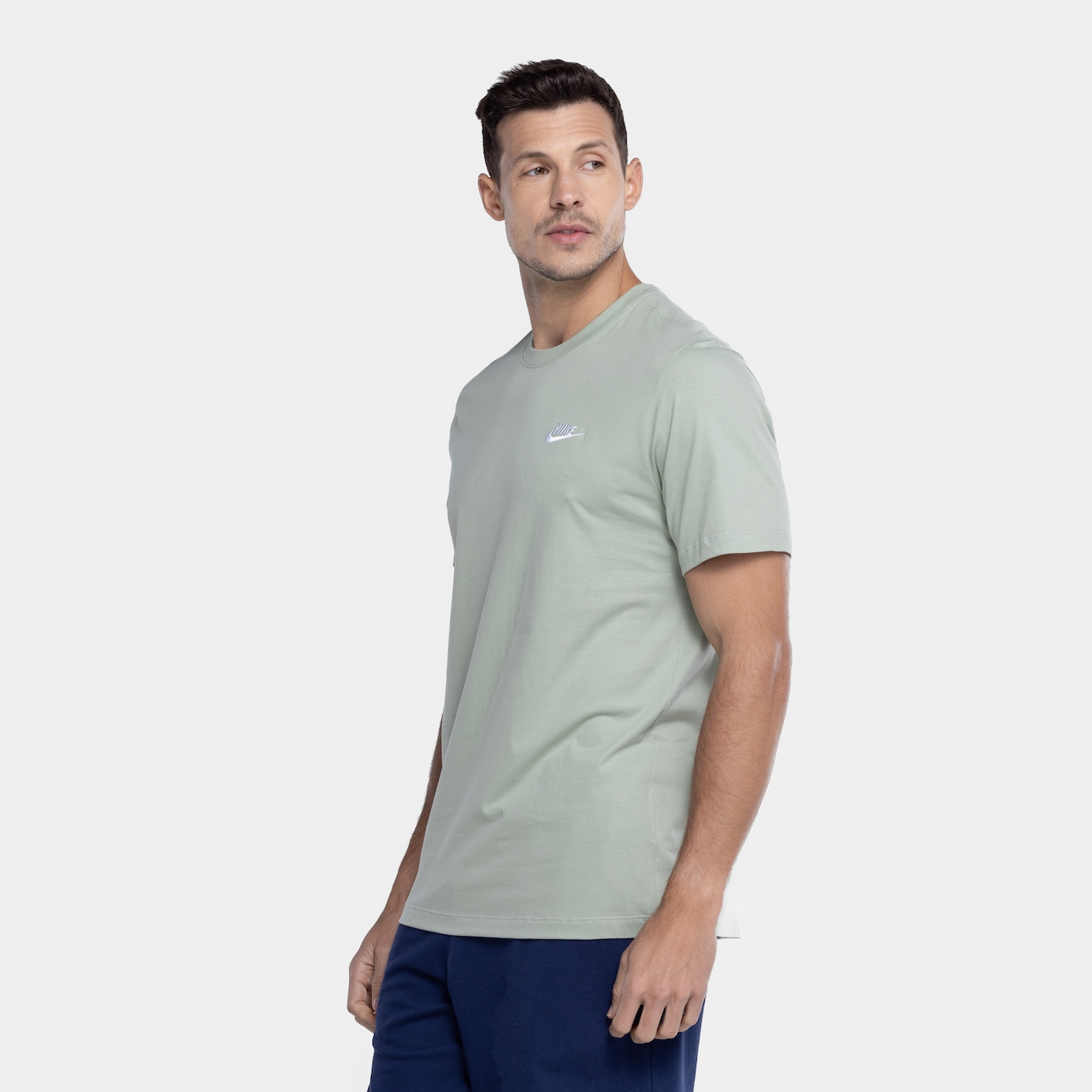 Camiseta Nike Sportwear Club - Masculina - Foto 5