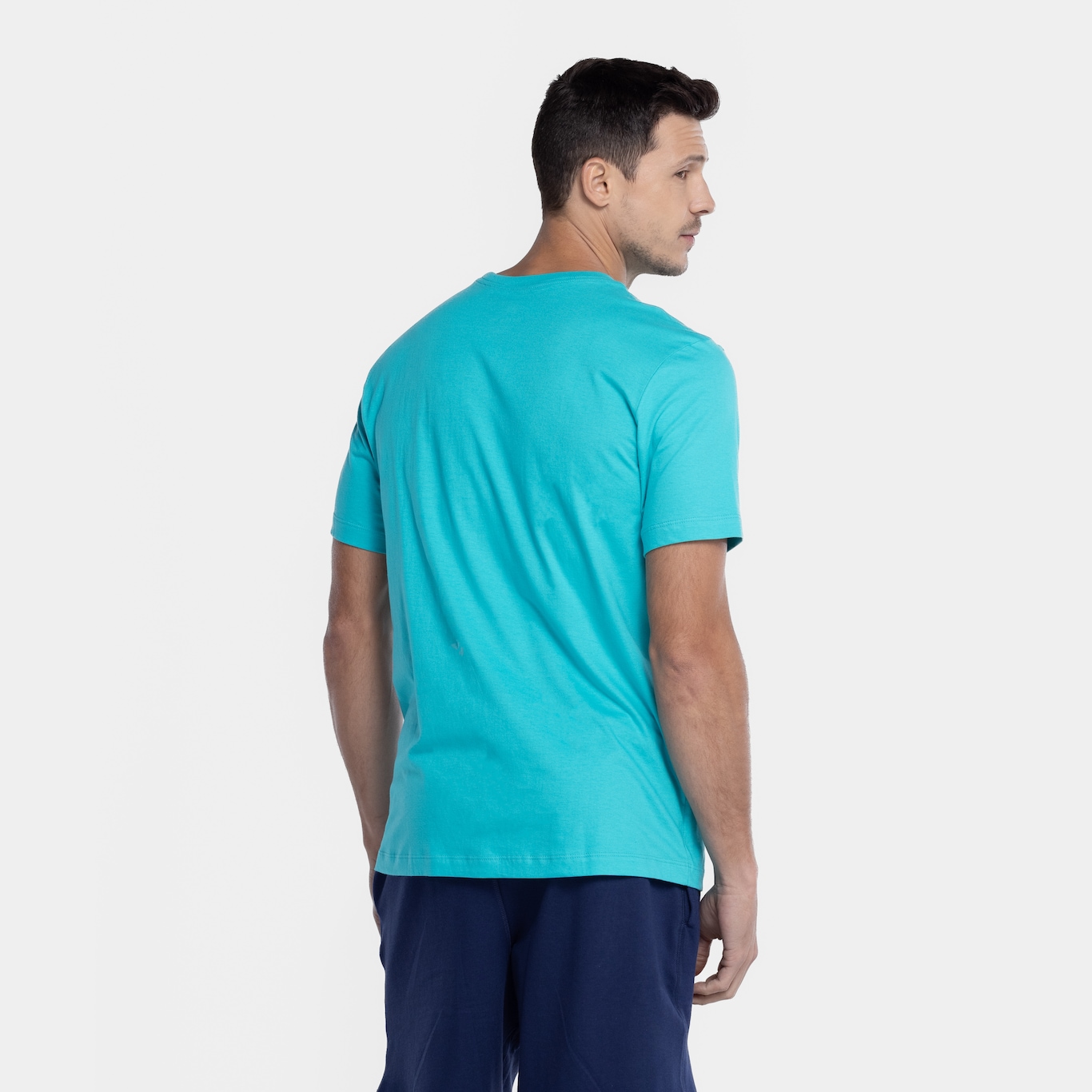 Camiseta Nike Sportwear Club - Masculina - Foto 3